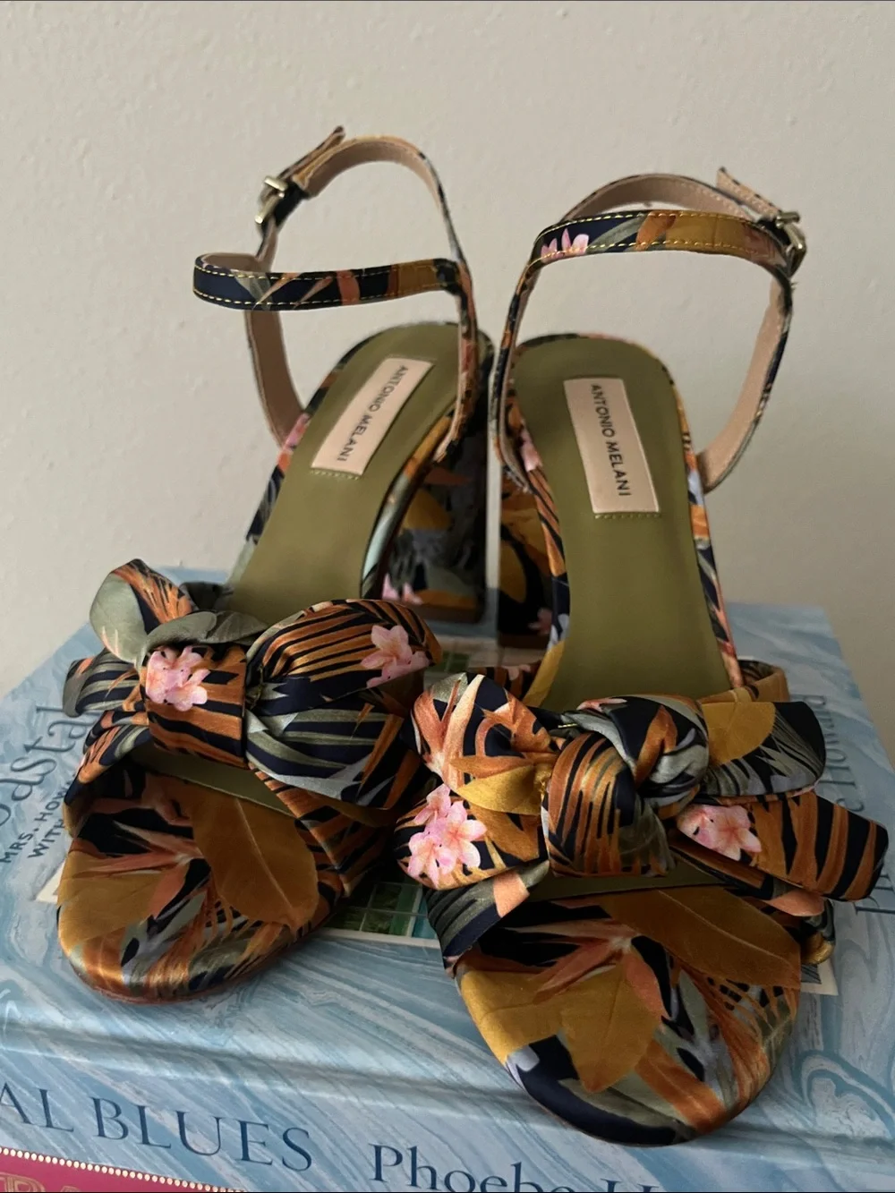 ANTONIO MELANI Gold & Navy Floral Knot Block Heel Sandals